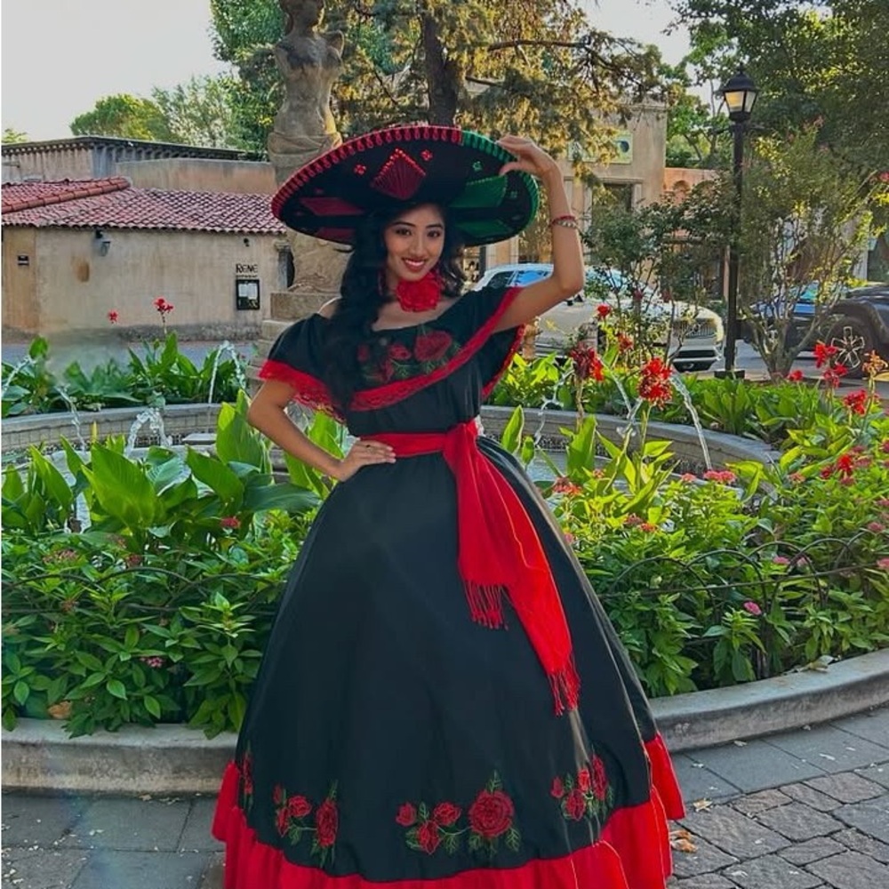 Mexican Dress - Picture 5 of 7